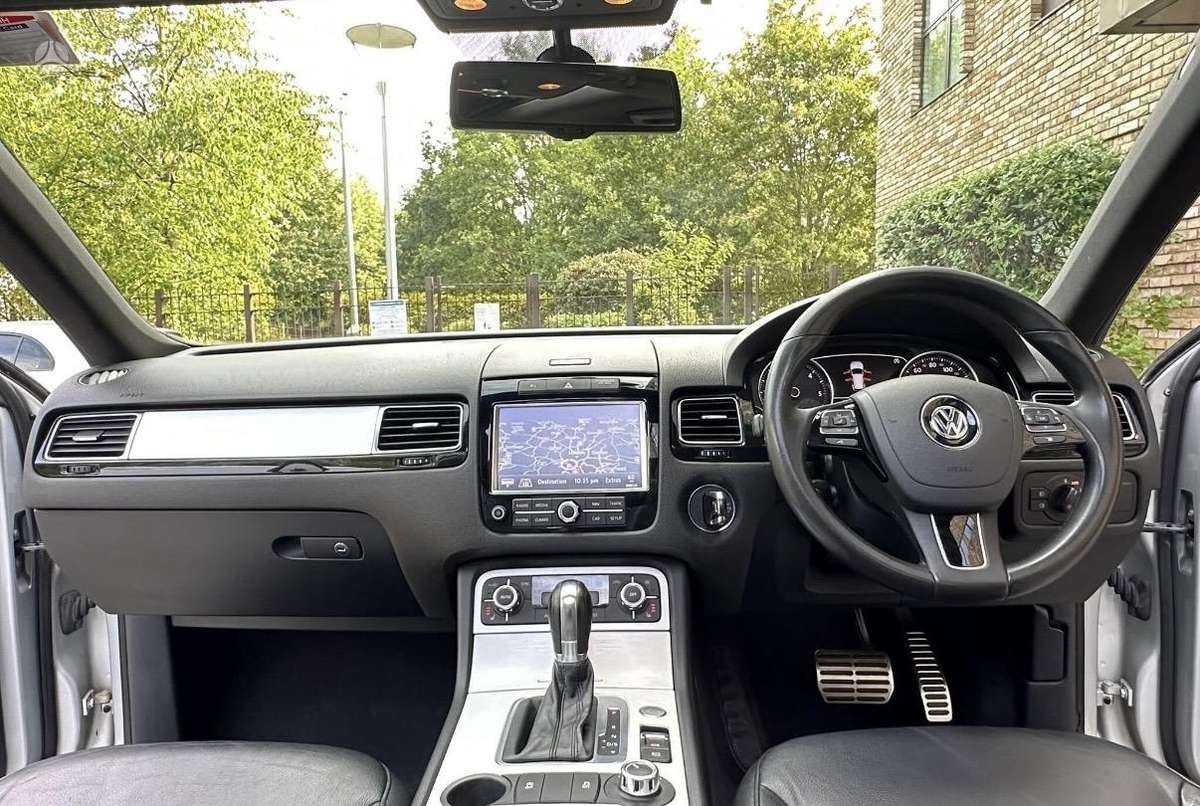 Volkswagen Touareg 2013 — photo 9