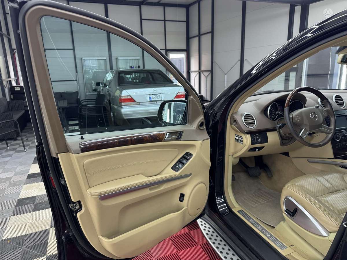 Mercedes-Benz ML320 2009 — photo 10