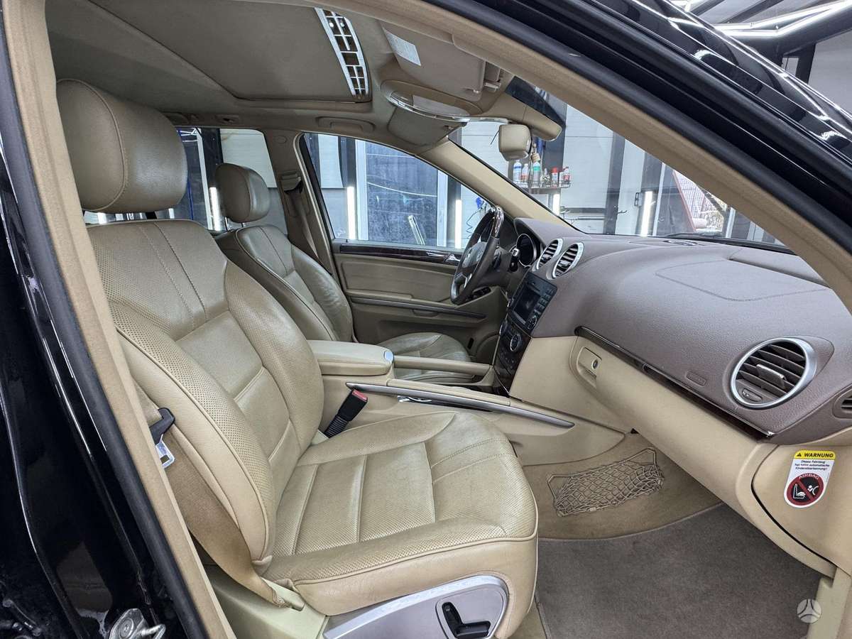 Mercedes-Benz ML320 2009 — photo 11
