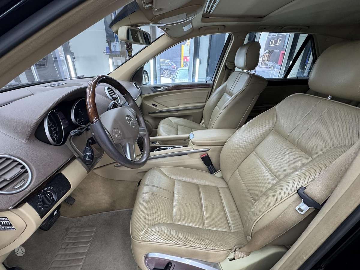 Mercedes-Benz ML320 2009 — photo 15