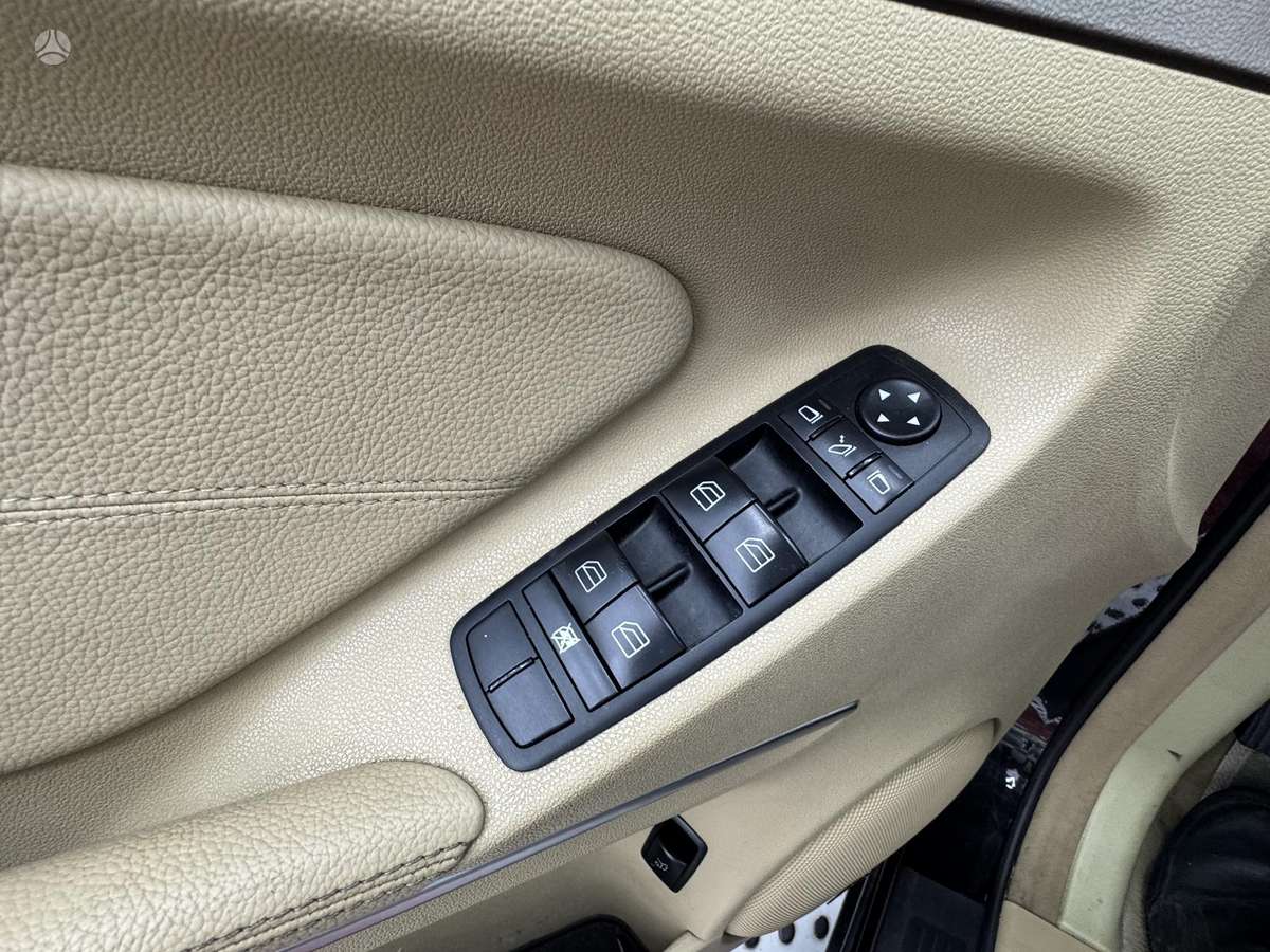 Mercedes-Benz ML320 2009 — photo 16