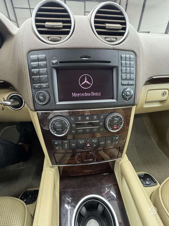 Mercedes-Benz ML320 2009 — photo 17