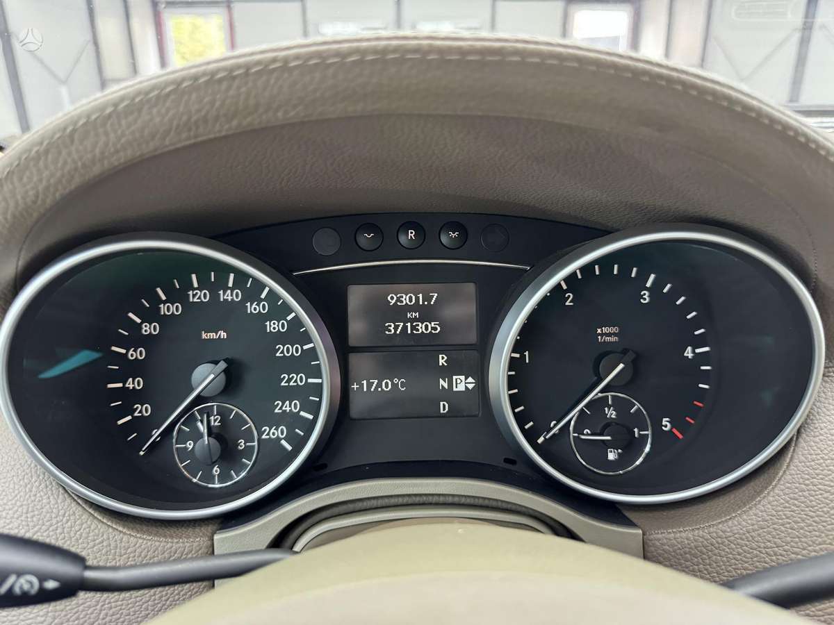 Mercedes-Benz ML320 2009 — photo 19