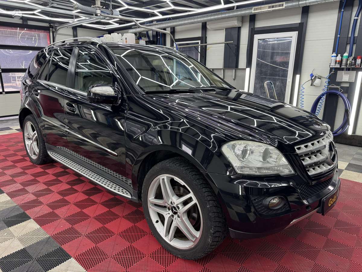 Mercedes-Benz ML320 2009 — rear view