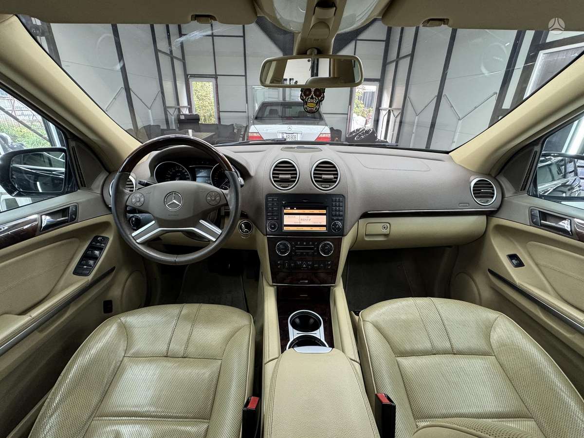 Mercedes-Benz ML320 2009 — photo 21