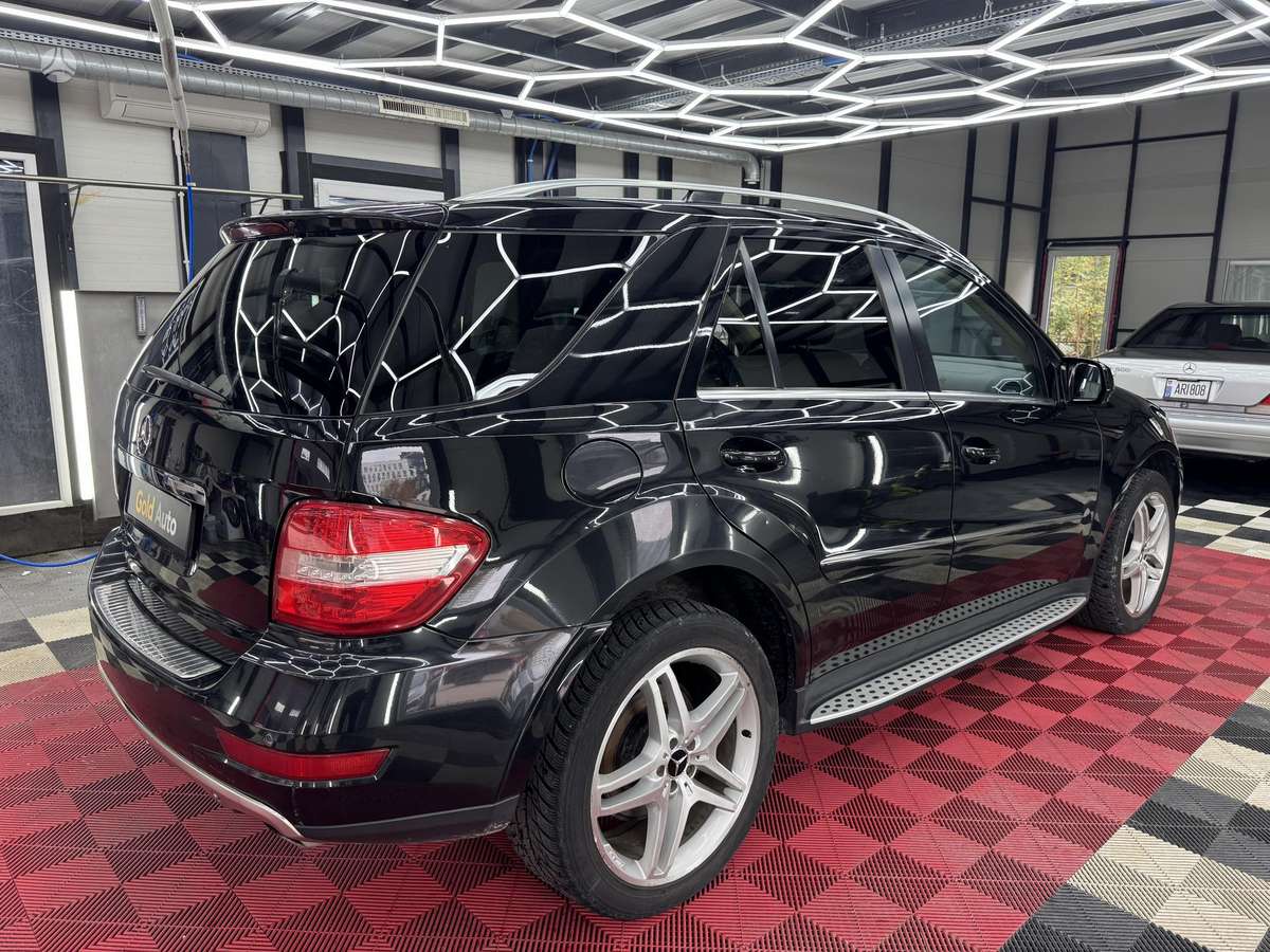 Mercedes-Benz ML320 2009 — engine 2987 cm³, 224 HP (165kW)