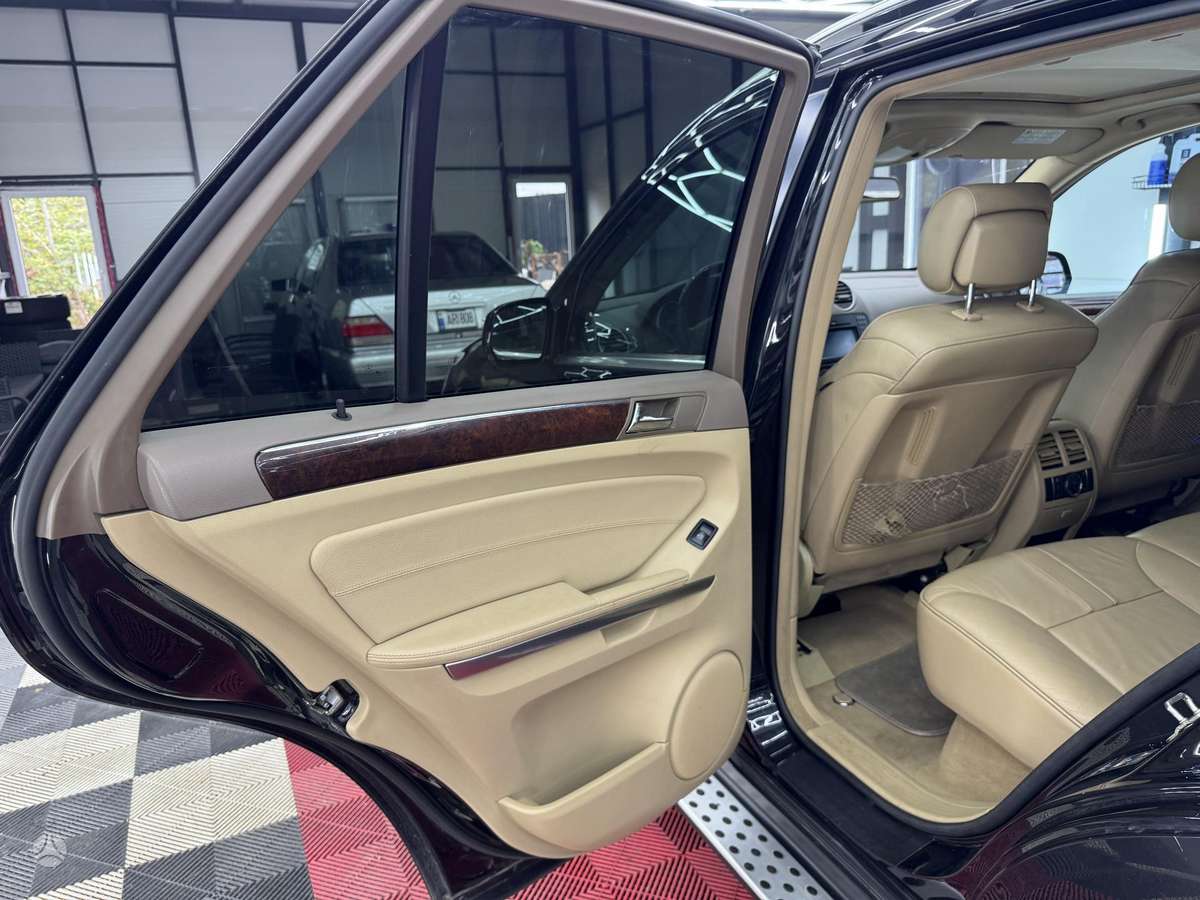 Mercedes-Benz ML320 2009 — photo 9