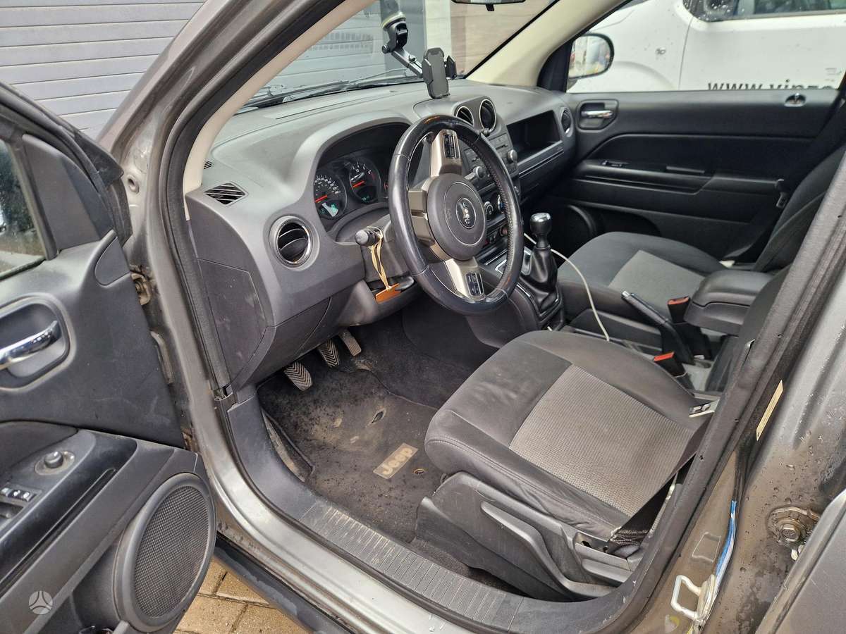 Jeep Compass 2012 — вигляд ззаду