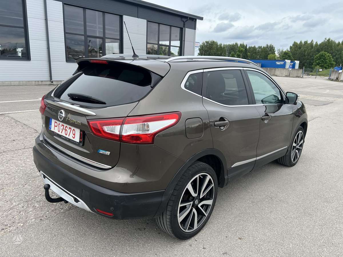 Nissan Qashqai 2014 — interior