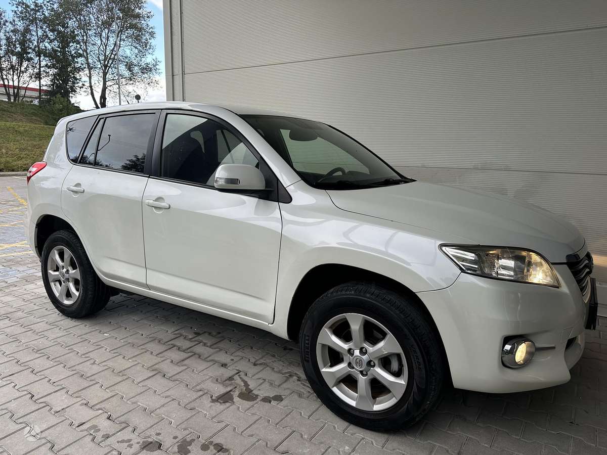 Toyota RAV4 2011 — photo 10