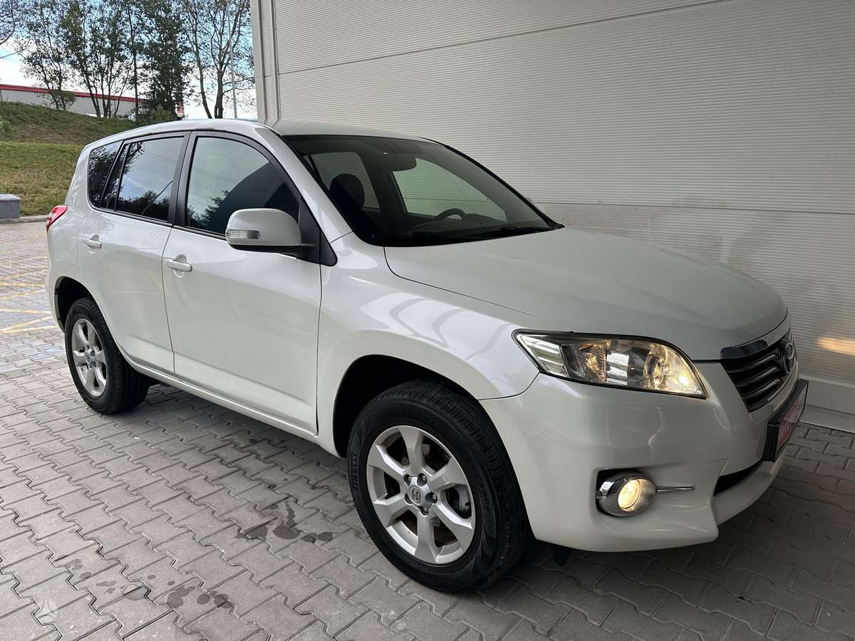 Toyota RAV4 2011 — photo 11