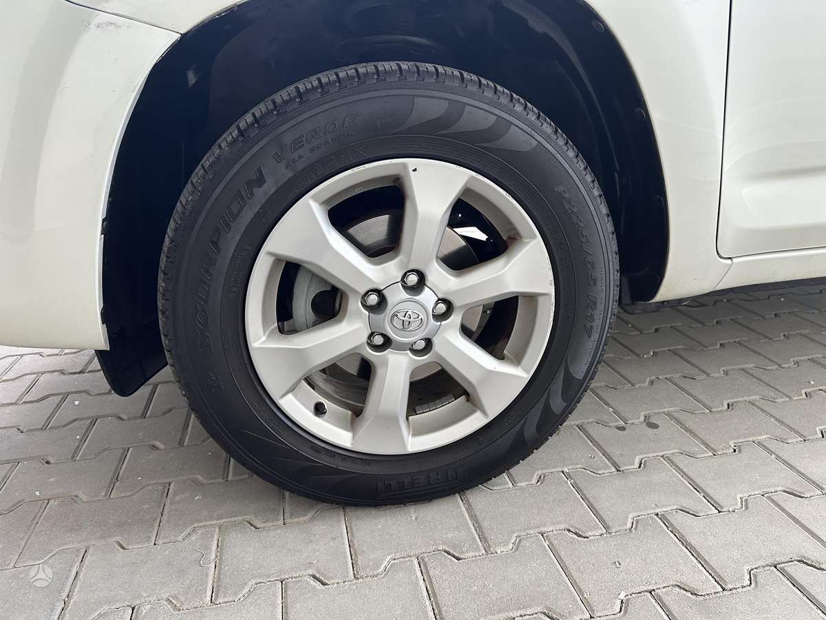 Toyota RAV4 2011 — photo 15