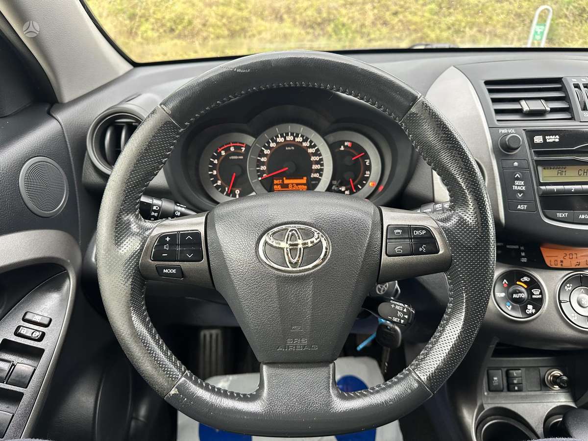 Toyota RAV4 2011 — photo 22