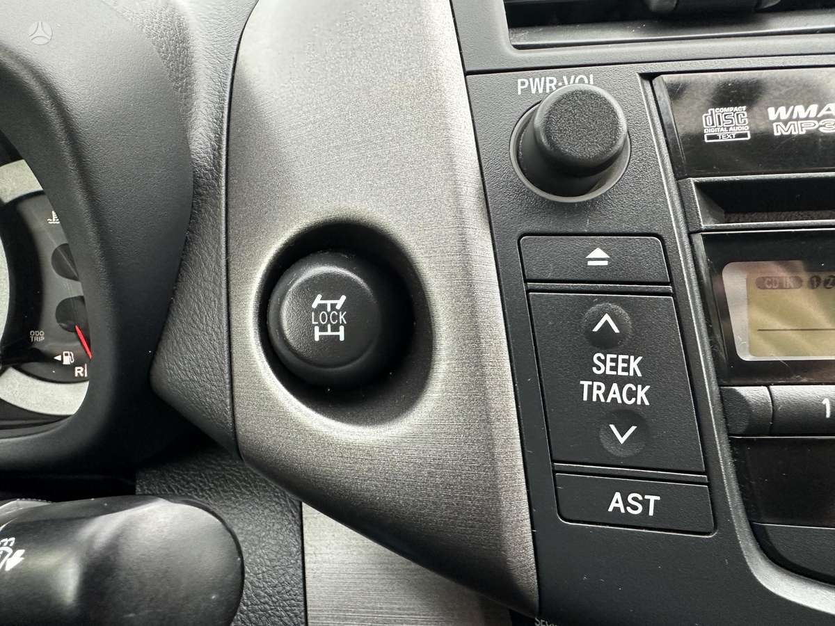 Toyota RAV4 2011 — photo 25