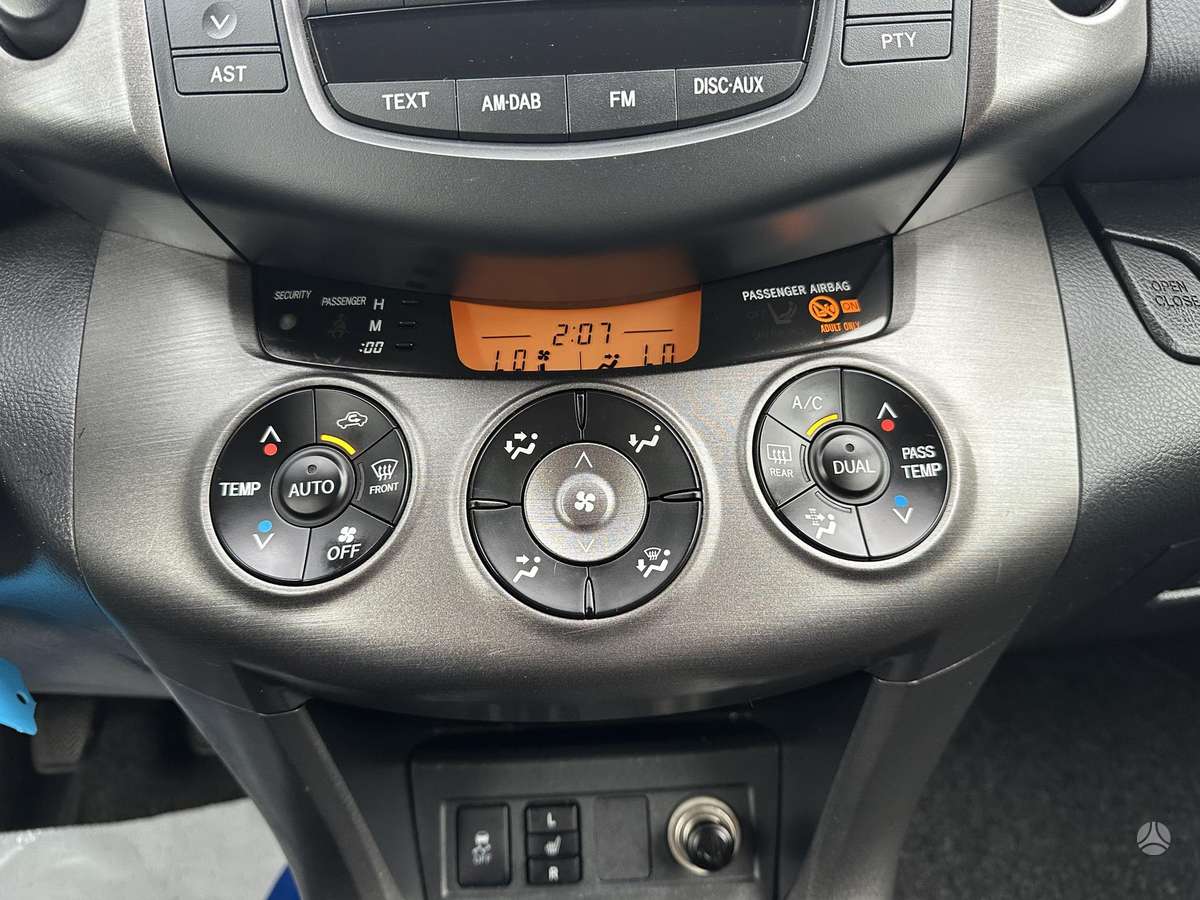 Toyota RAV4 2011 — photo 26