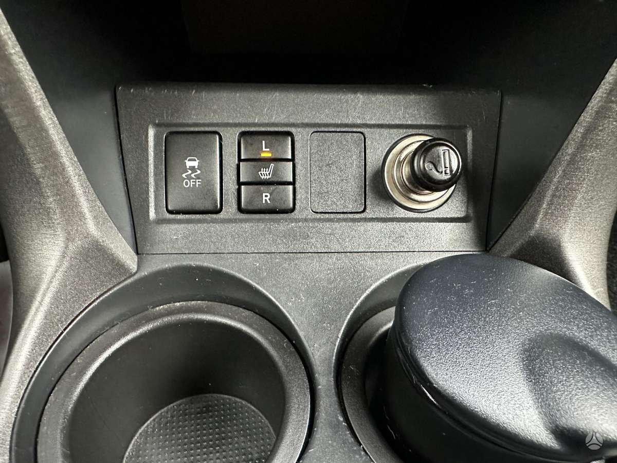 Toyota RAV4 2011 — photo 27