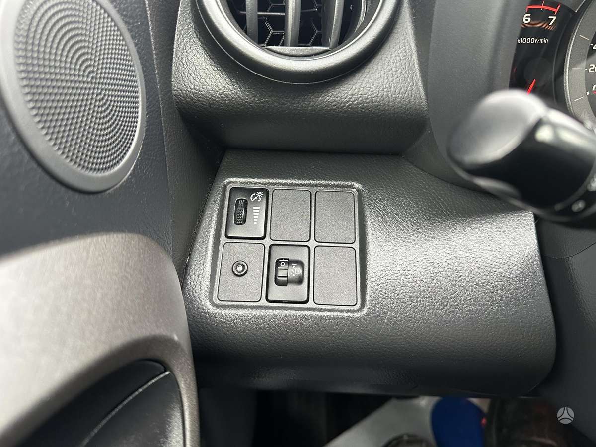 Toyota RAV4 2011 — photo 29
