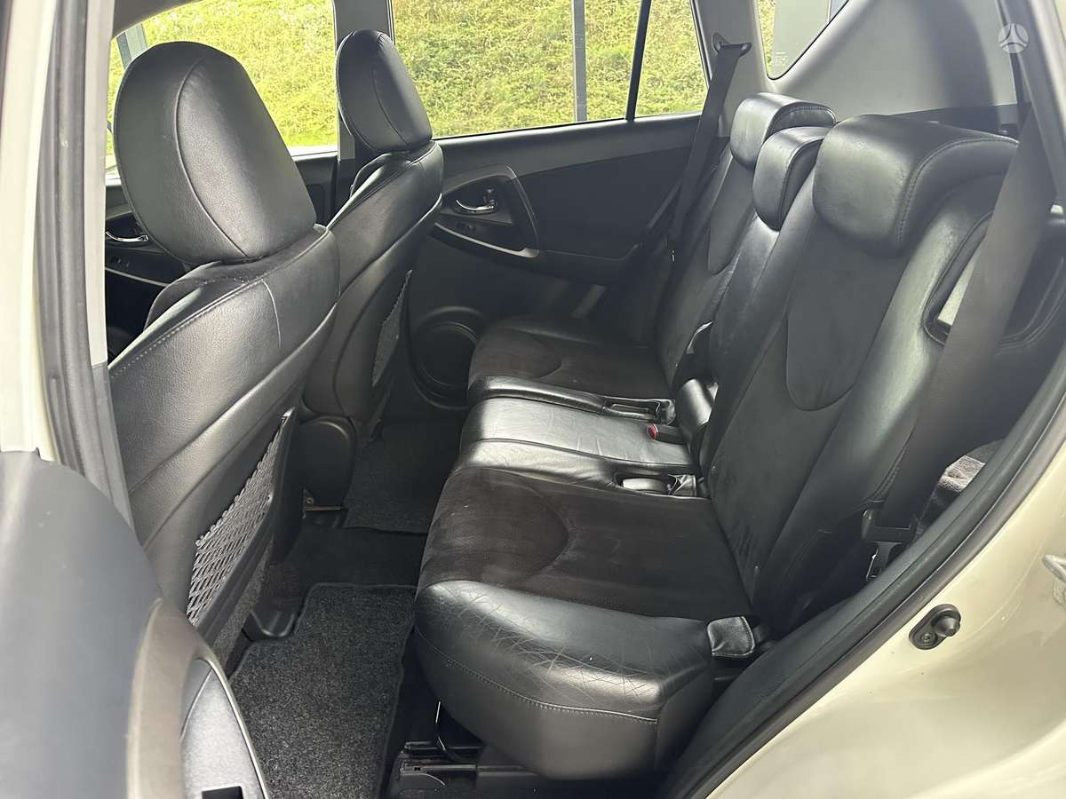 Toyota RAV4 2011 — photo 33