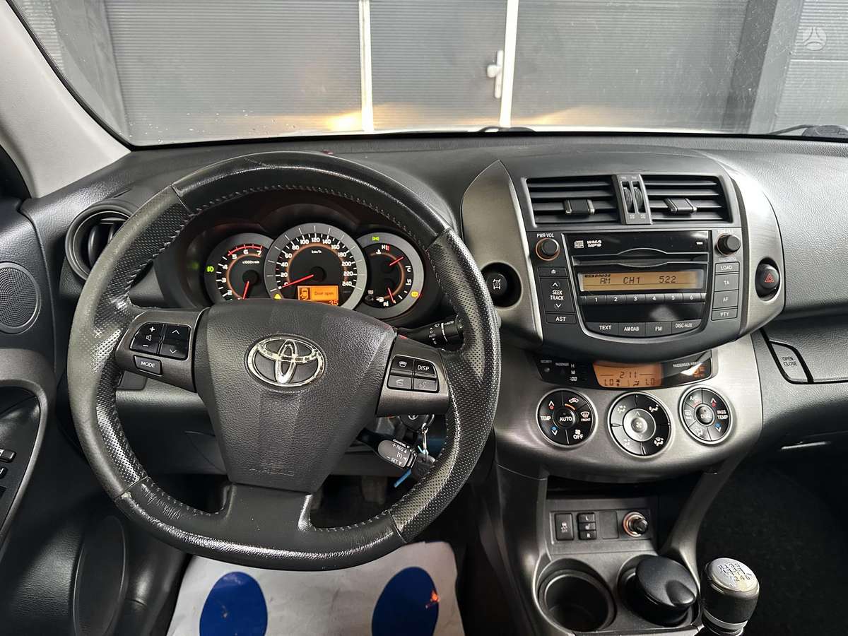Toyota RAV4 2011 — photo 36