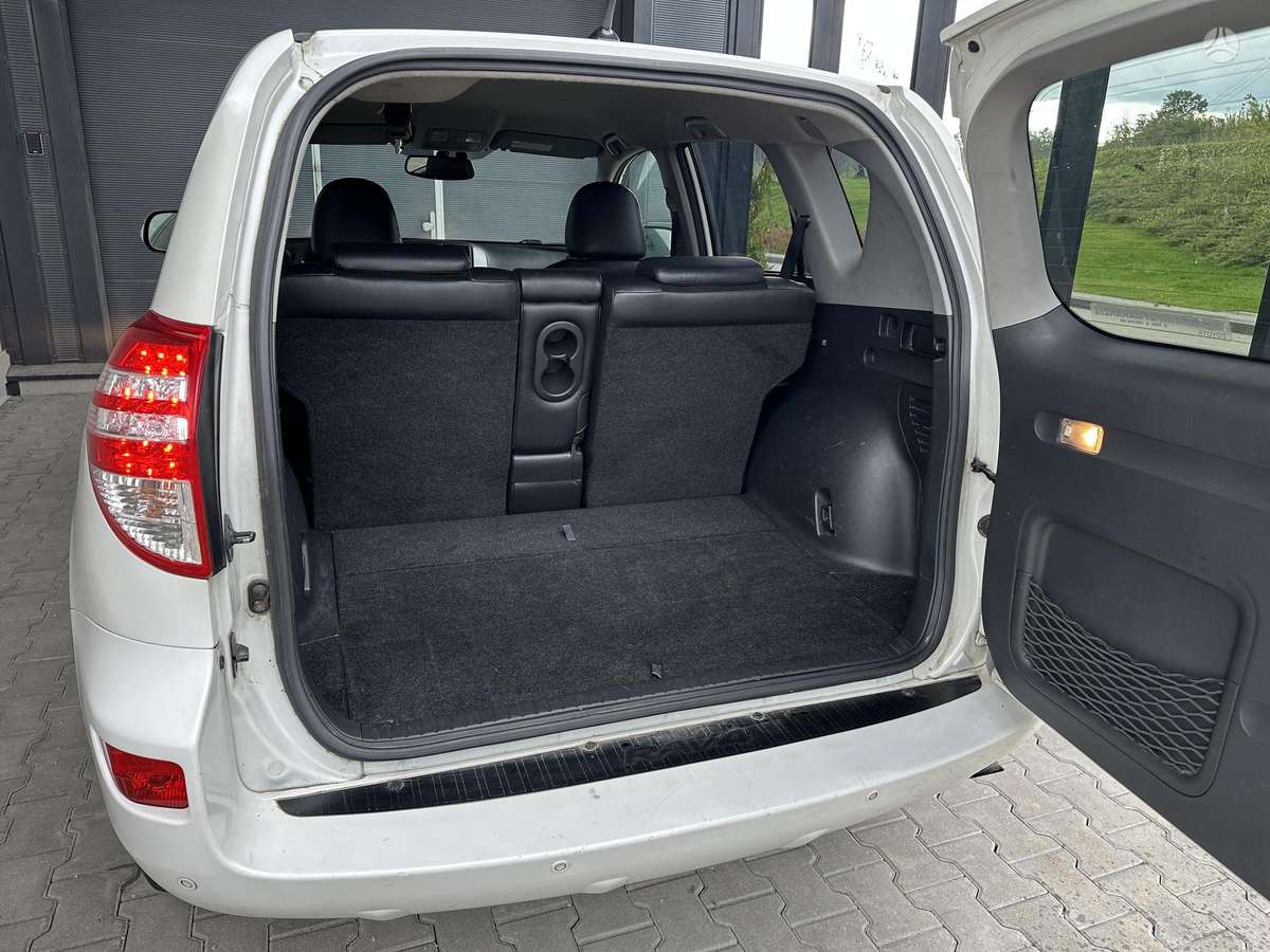 Toyota RAV4 2011 — photo 38
