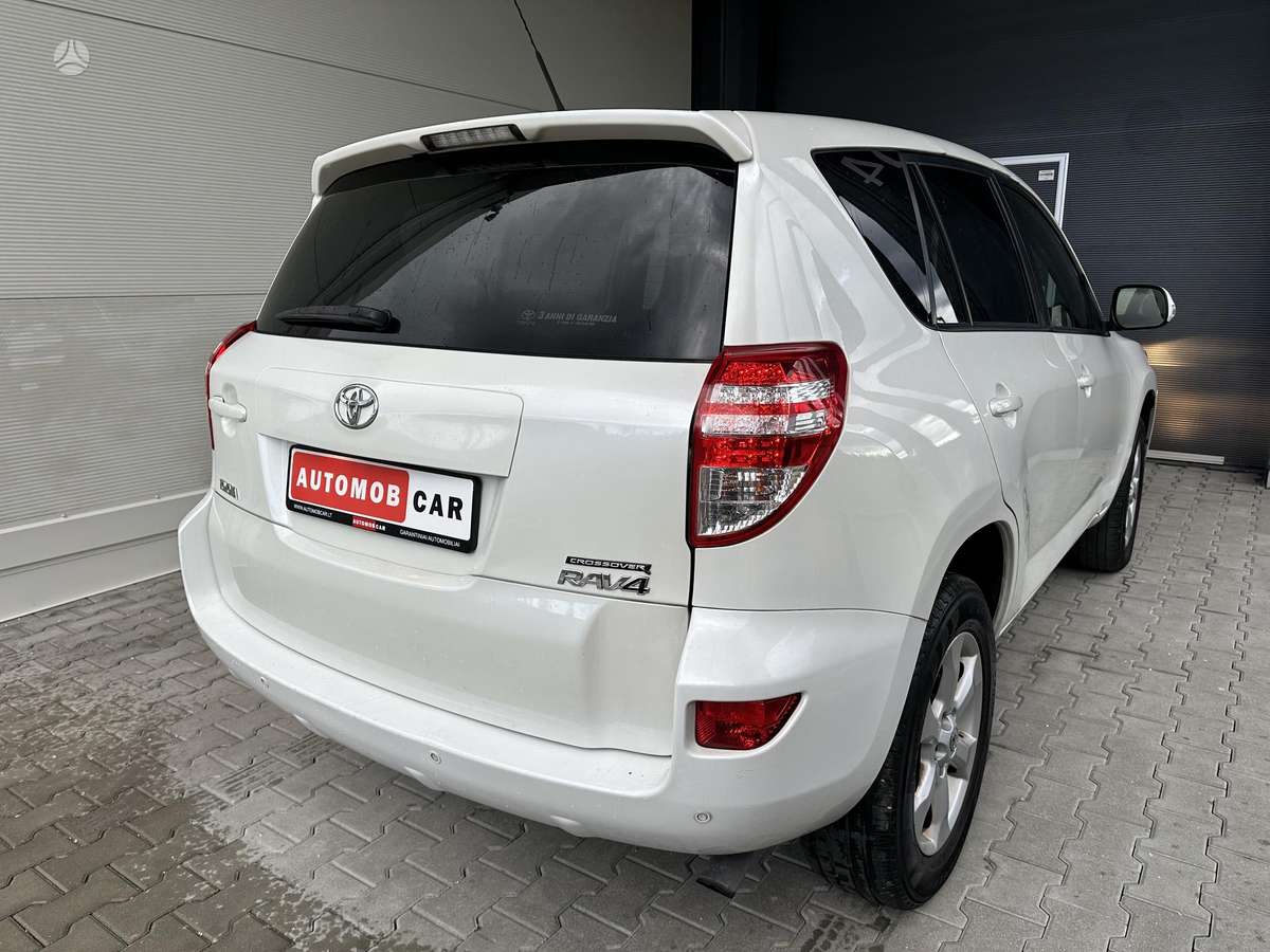 Toyota RAV4 2011 — photo 7
