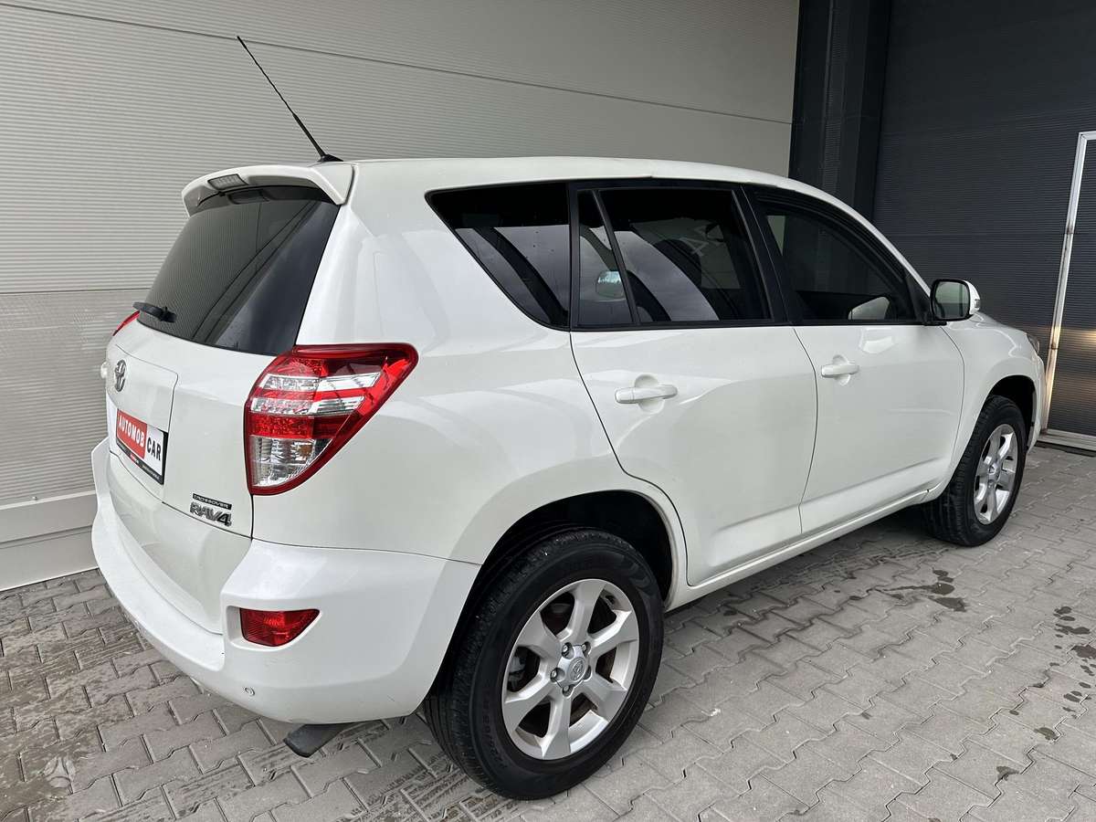 Toyota RAV4 2011 — photo 8