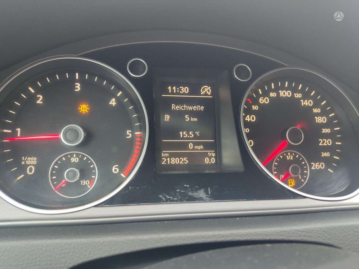 Volkswagen Passat 2011 — photo 11