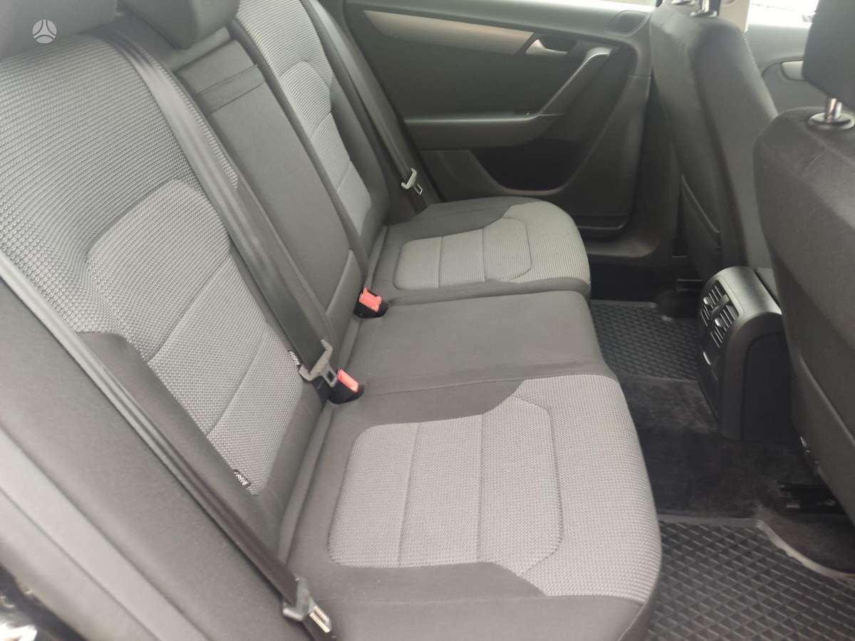 Volkswagen Passat 2011 — photo 12