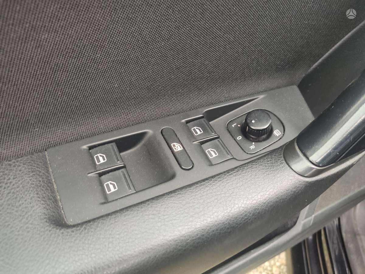 Volkswagen Passat 2011 — photo 14