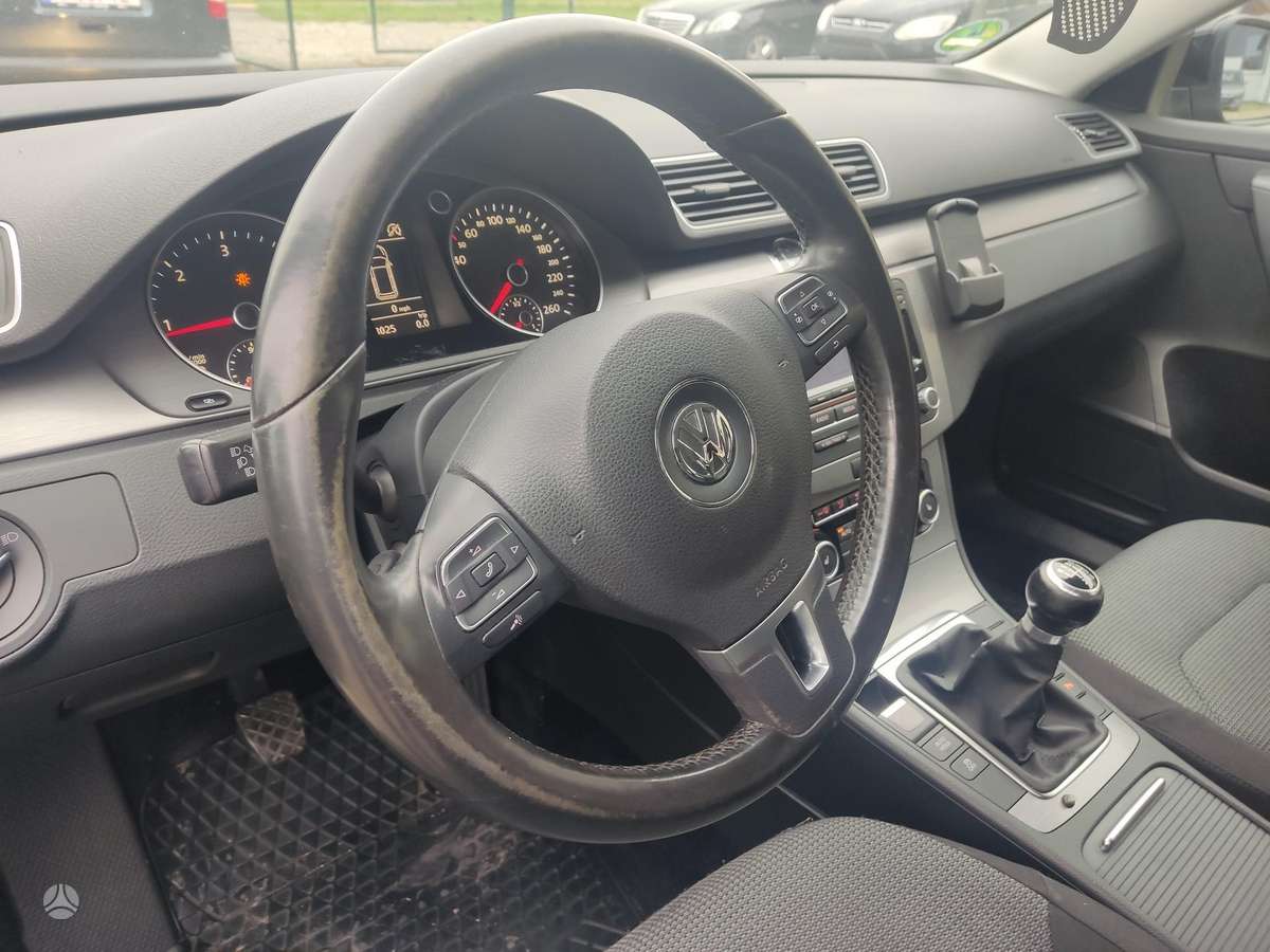 Volkswagen Passat 2011 — photo 7