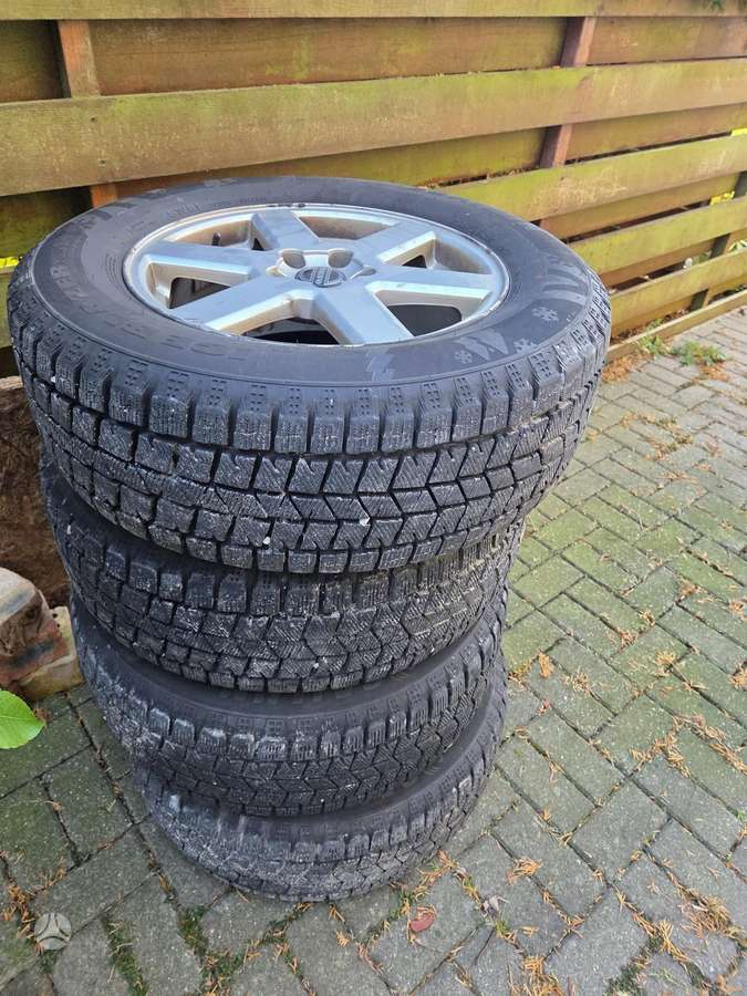 Volvo XC90 2010 — photo 12