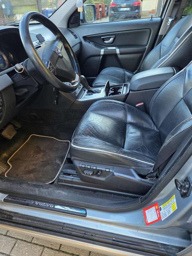 Volvo XC90 2010 — interior