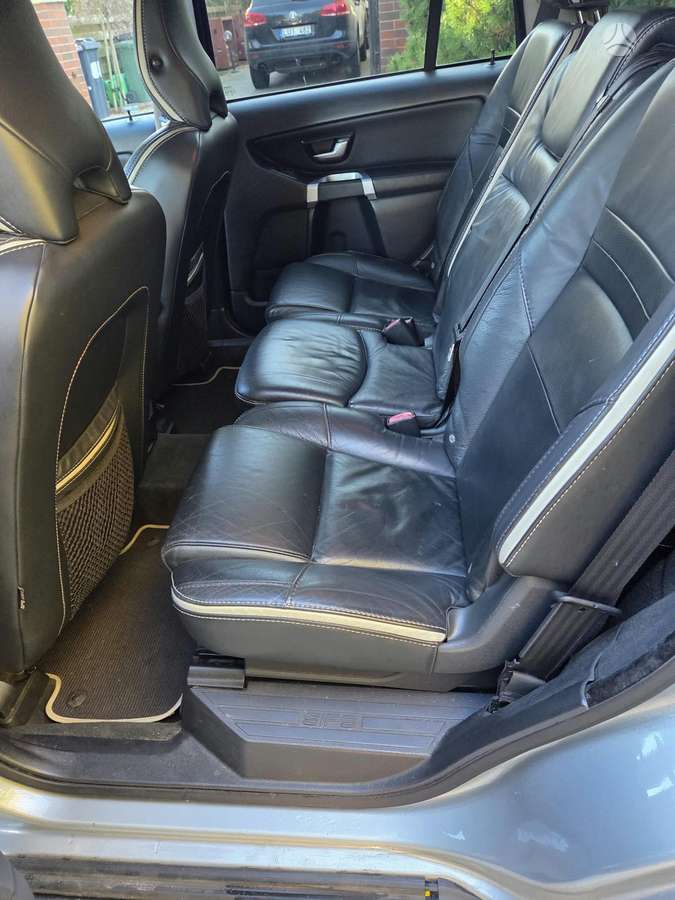 Volvo XC90 2010 — engine 3192 cm³, 235 HP (173kW)