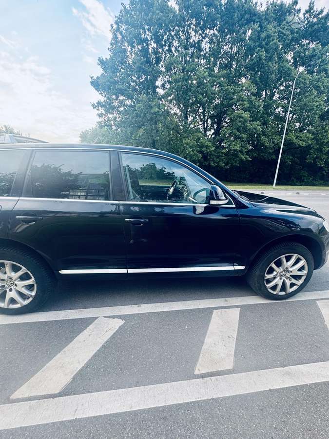 Volkswagen Touareg 2008 — вигляд ззаду