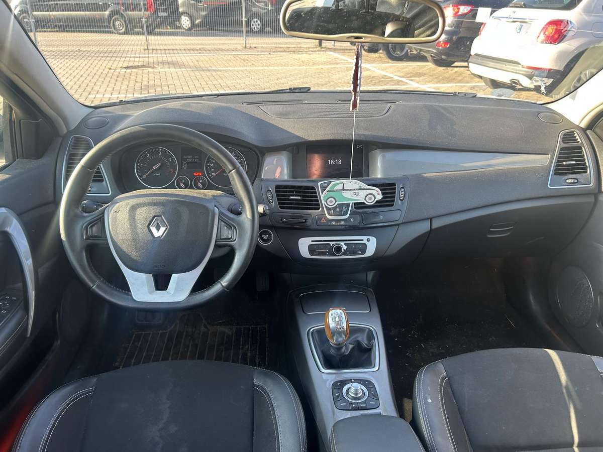 Renault Laguna 2013 — photo 15