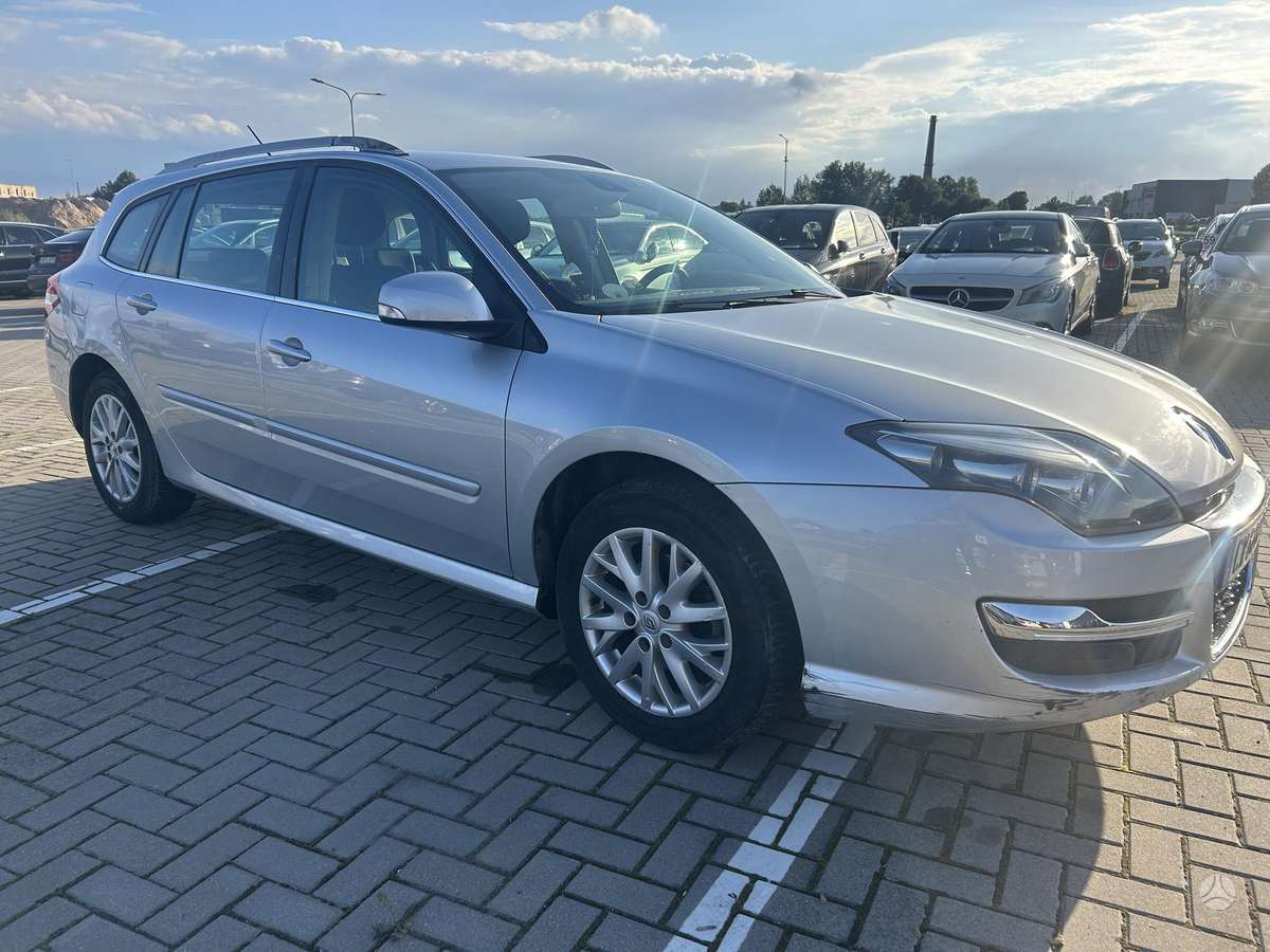 Renault Laguna 2013 — rear view