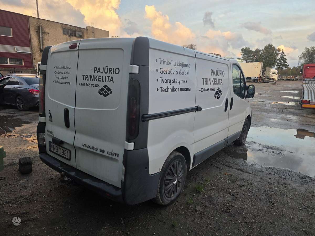 Opel Vivaro 2004 — салон