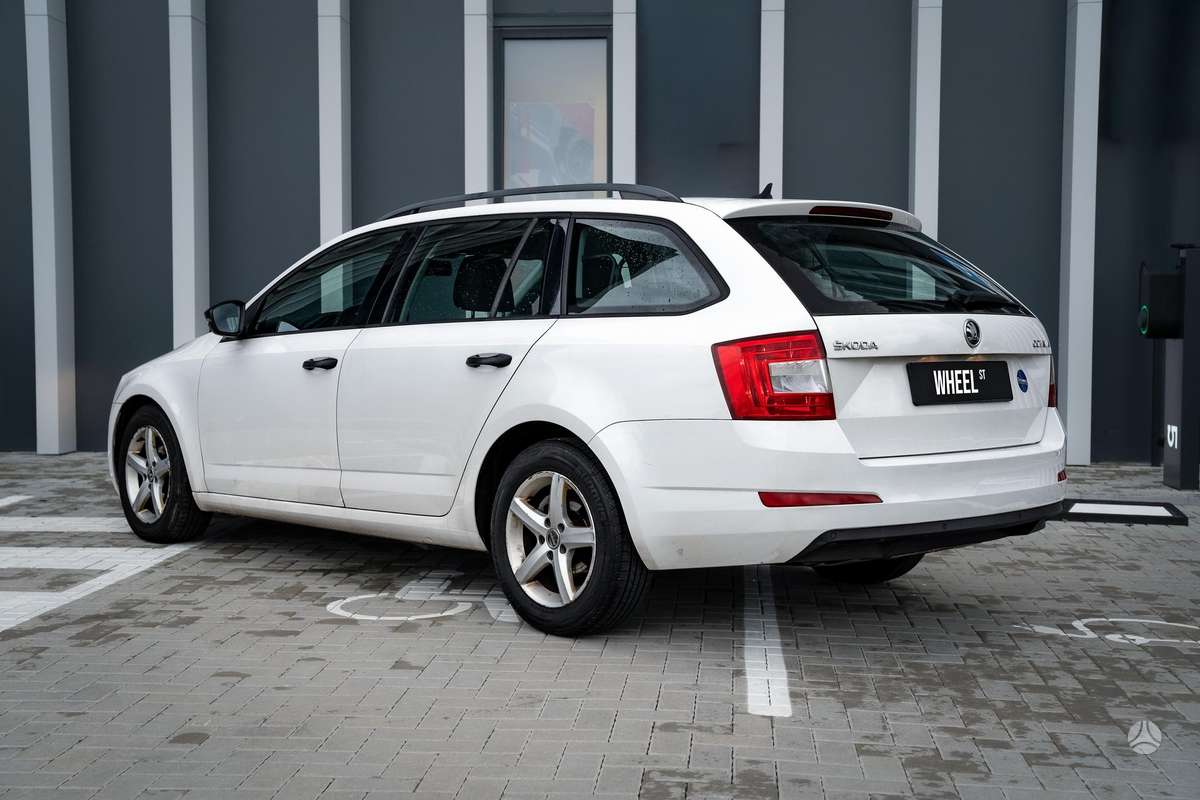 Skoda Octavia 2015 — interior