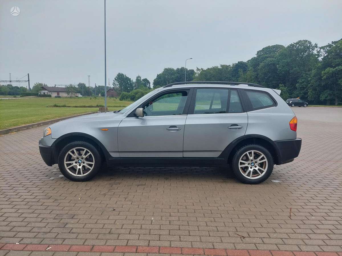 BMW X3 2004 — вигляд ззаду