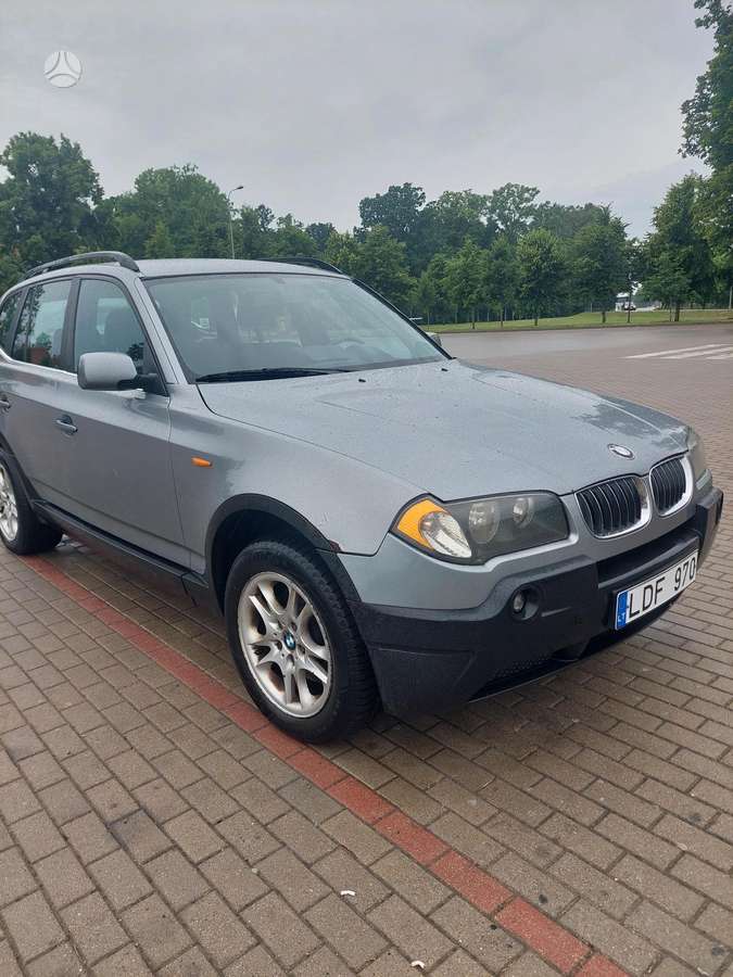 BMW X3 2004 — салон