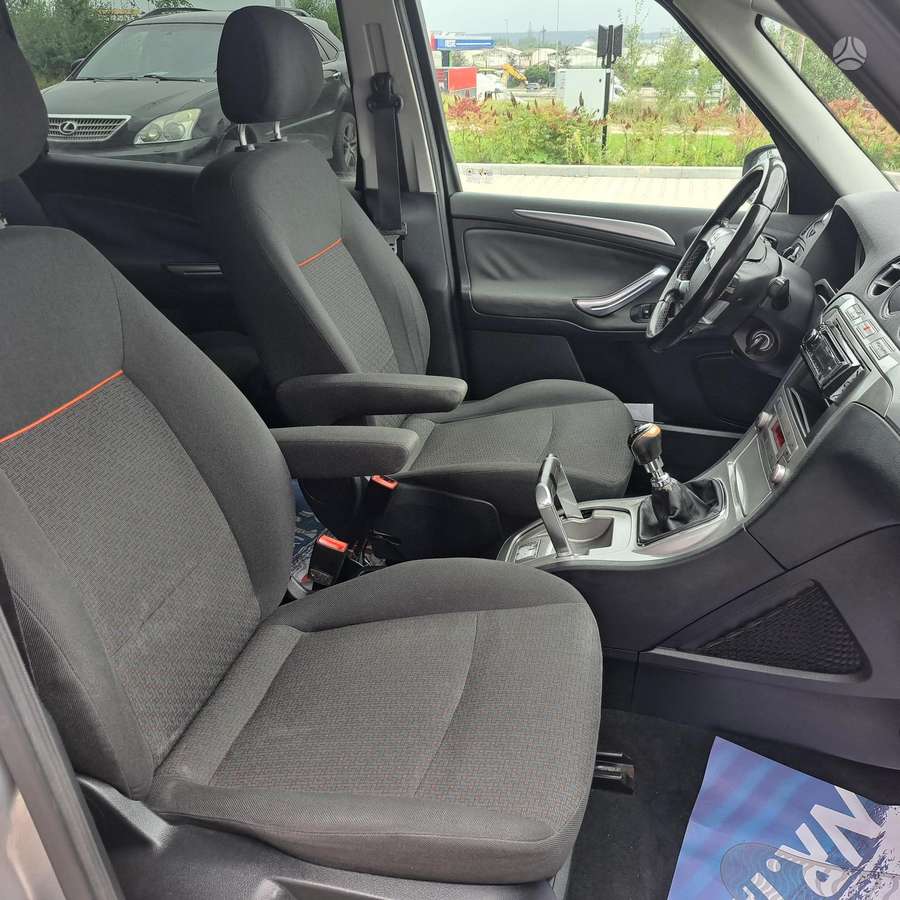 Ford Galaxy 2008 — photo 17