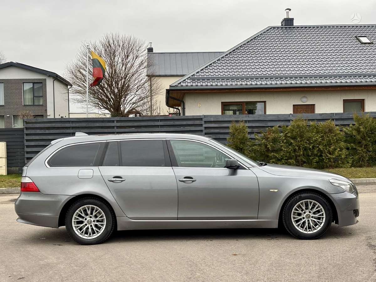 BMW 520 2008 — rear view