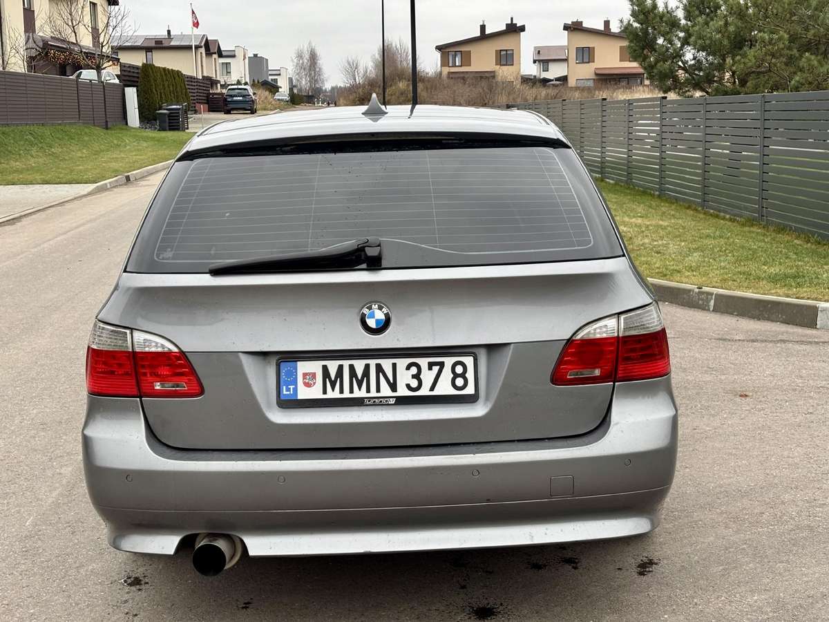 BMW 520 2008 — interior