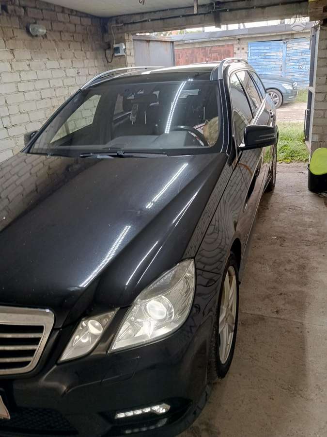 Mercedes-Benz E350 2011 — двигун 170 cm³, 231 HP (170kW)