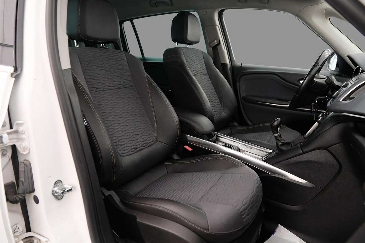 Opel Zafira 2012 — photo 10
