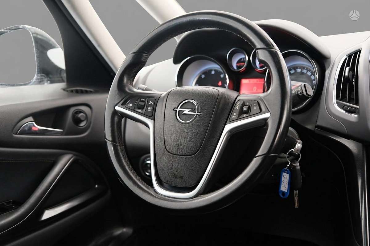 Opel Zafira 2012 — photo 7