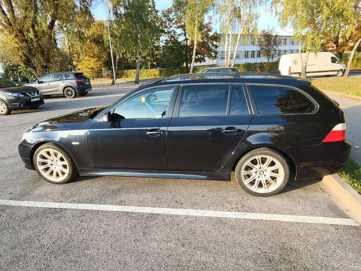 BMW 530 2006 — вигляд ззаду