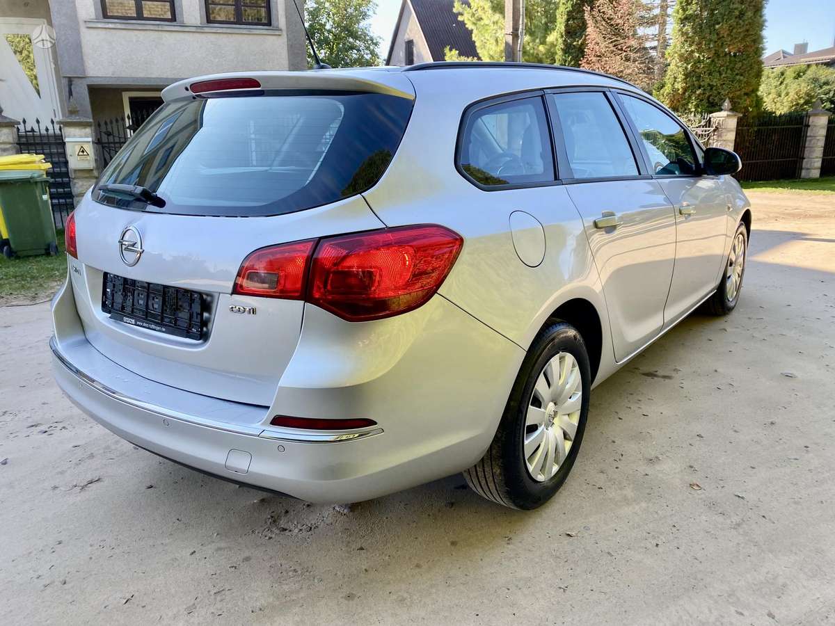 Opel Astra 2013 — двигун 1686 cm³, 110 HP (81kW)