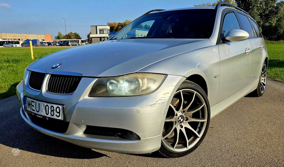 BMW 318 2008 — вигляд ззаду