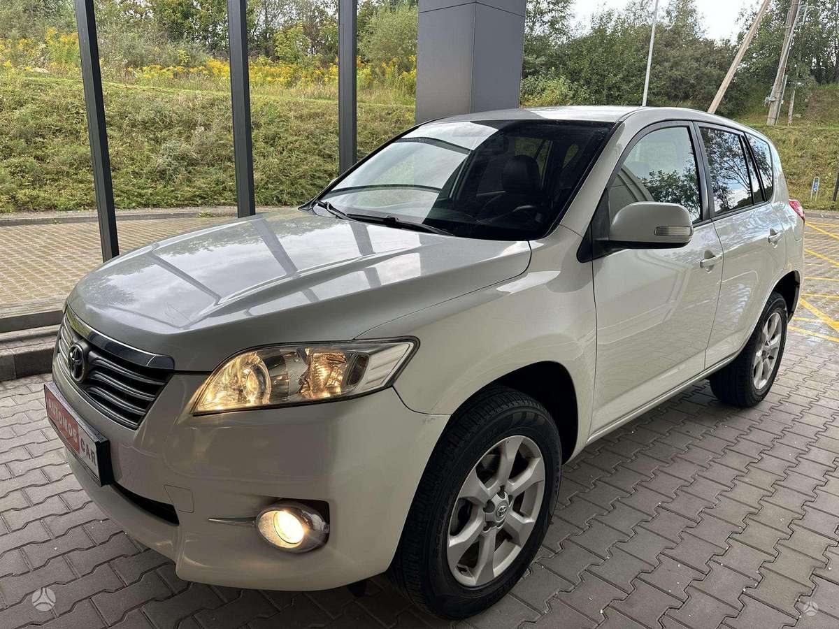 Toyota RAV4, 2011